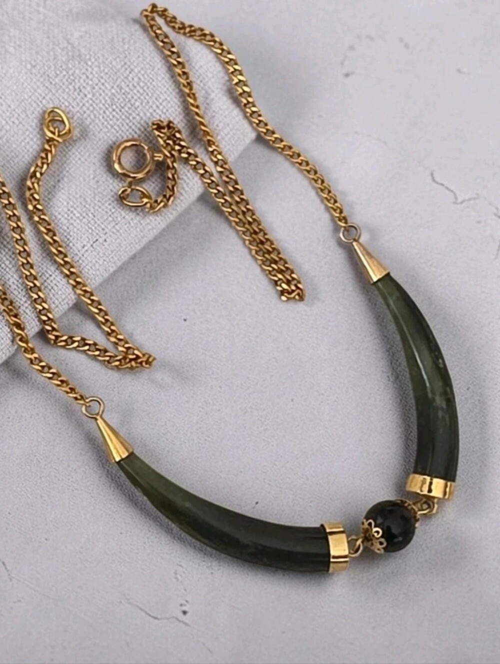 Vintage 1970s Green Jade Double Horn Tusk Necklace 17"